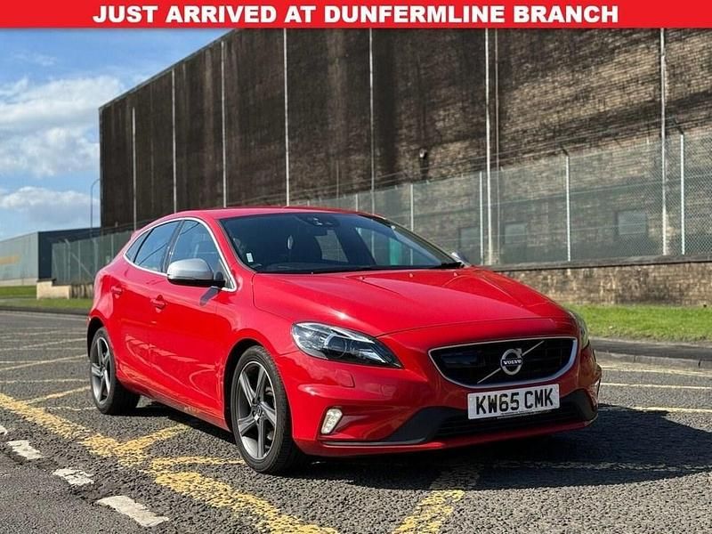 Red Used 2015 Volvo V40 R-Design Estate | £8,995 (Fair price) - Image 1/4