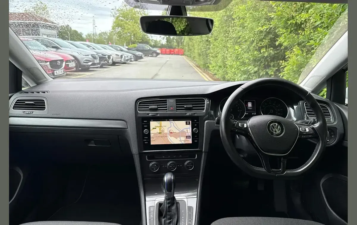 Begagnad VW e-Golf 97 kW (132 HK) 2019 Vit Halvkombi