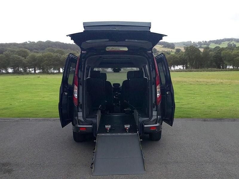 Used Ford Grand Tourneo Connect Titanium 120 HP (88 kW) 2019 Grey MPV