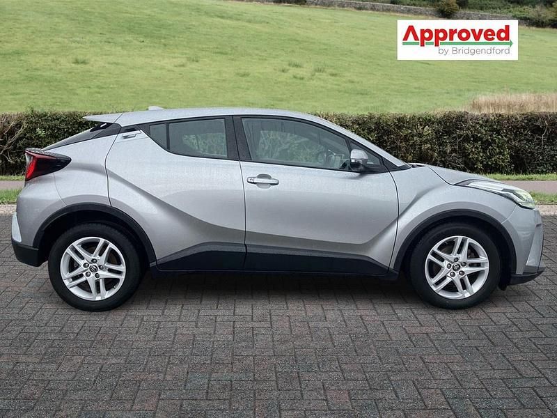 Used Toyota C-HR 122 HP (89 kW) 2022 Silver SUV