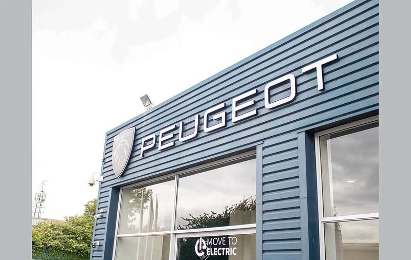 Used Peugeot e-2008 GTi 100 kW (136 HP) 2023 White SUV