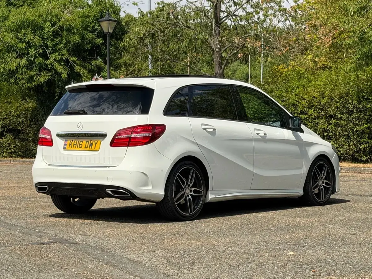 Used Mercedes B180 AMG Line Premium Plus 2016 White Hatchback
