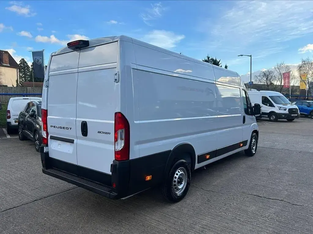 New Peugeot Boxer 140 HP (102 kW) 2026 White Van