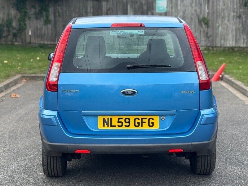 Blue Used 2009 Ford Fusion Zetec Hatchback | £3,475 (Fair price) - Image 1/4