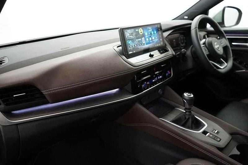 Used Nissan Qashqai Tekna 138 HP (101 kW) 2025 Silver SUV