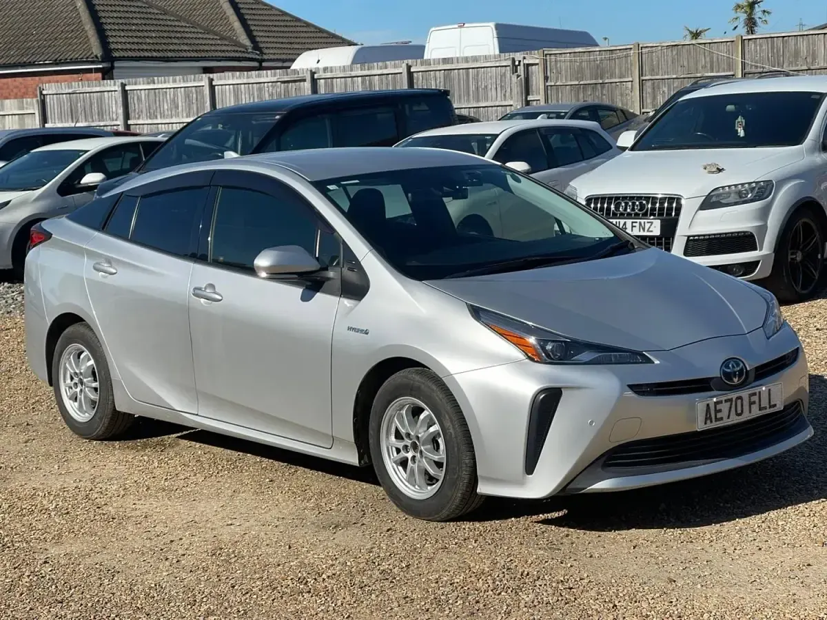 Usado Toyota Prius 122 HP (89 kW) 2020 Prateado Citadino
