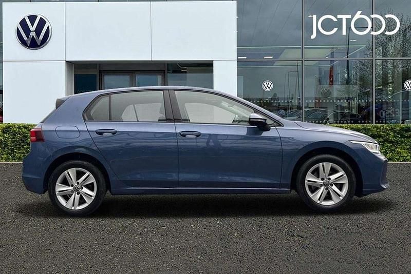 Used VW Golf VIII Life 115 HP (84 kW) 2025 Blue Hatchback