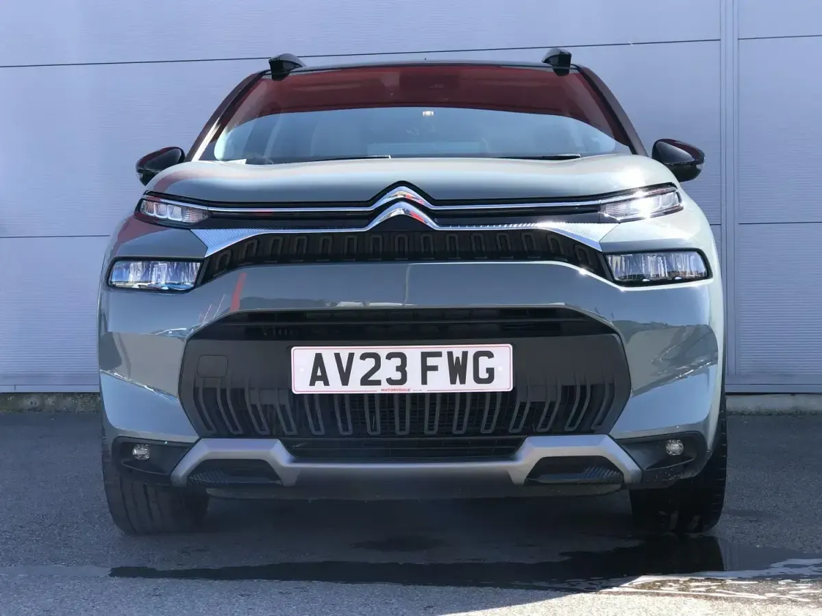 Begagnad Citroën C3 Aircross Shine 108 HK (79 kW) 2023 Grå SUV
