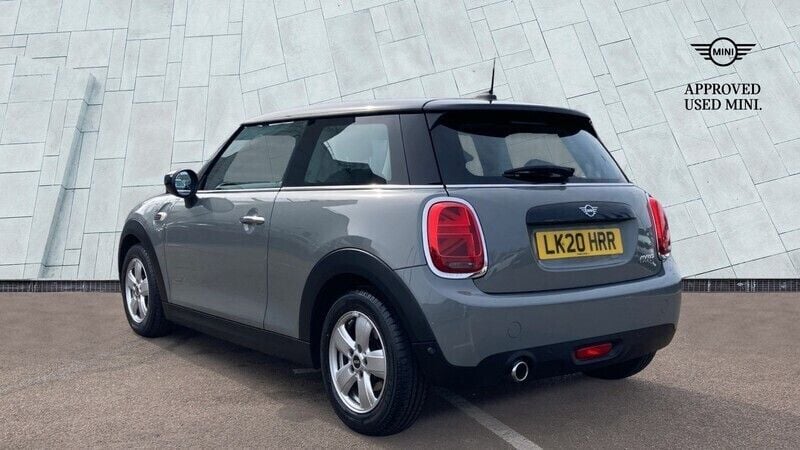 Usado Mini Cooper Classic 134 HP (98 kW) 2020 Cinzento Citadino