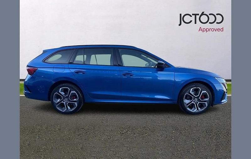 Used Skoda Octavia vRS 241 HP (177 kW) 2022 Blue Estate