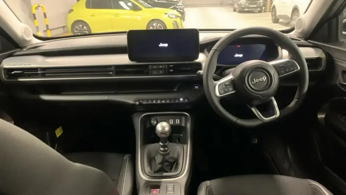 Used Jeep Avenger Summit 100 HP (73 kW) 2025 SUV
