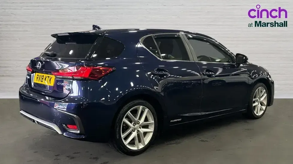 Used Lexus CT200h 136 HP (100 kW) 2018 Blue