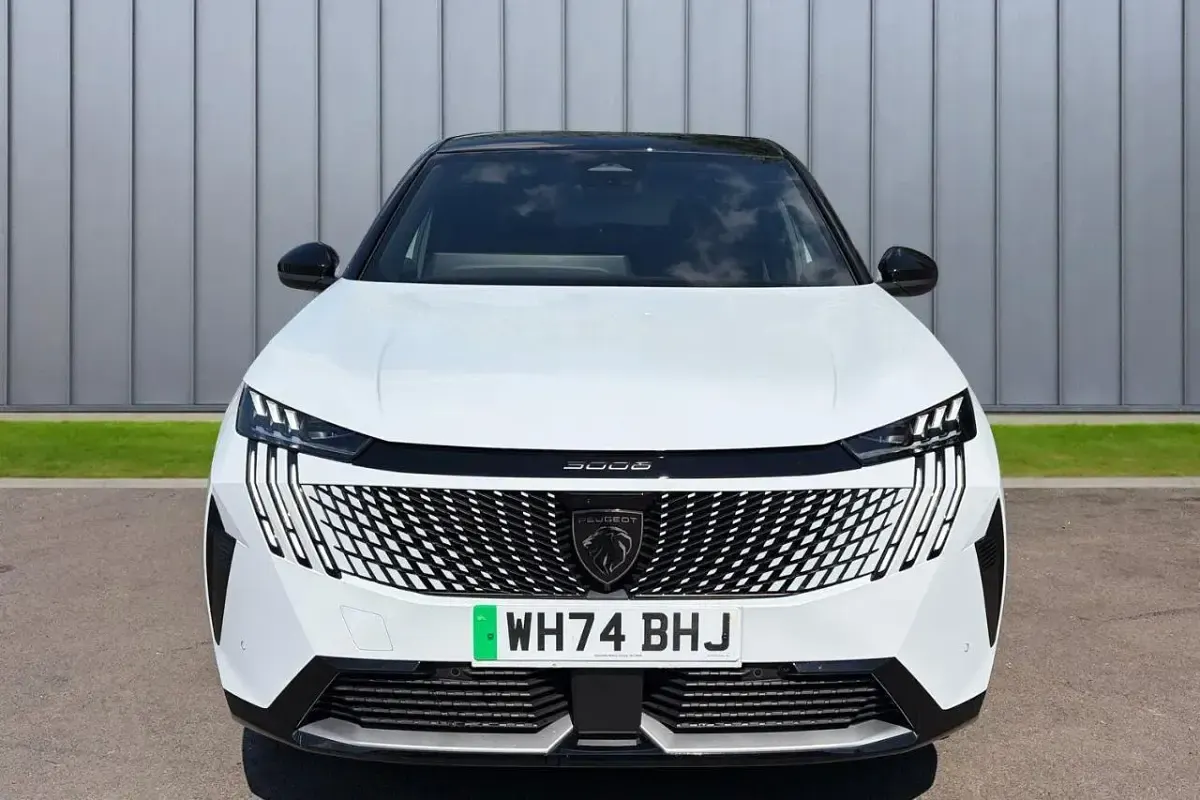 Used Peugeot e-3008 GT 152 kW (207 HP) 2025 White SUV