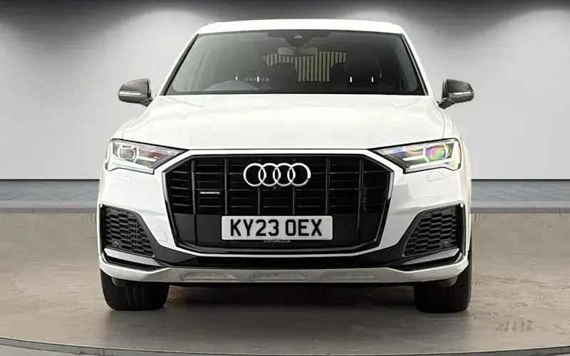 Używany Audi Q7 Black Edition 340 KM (250 kW) 2023 Biały SUV