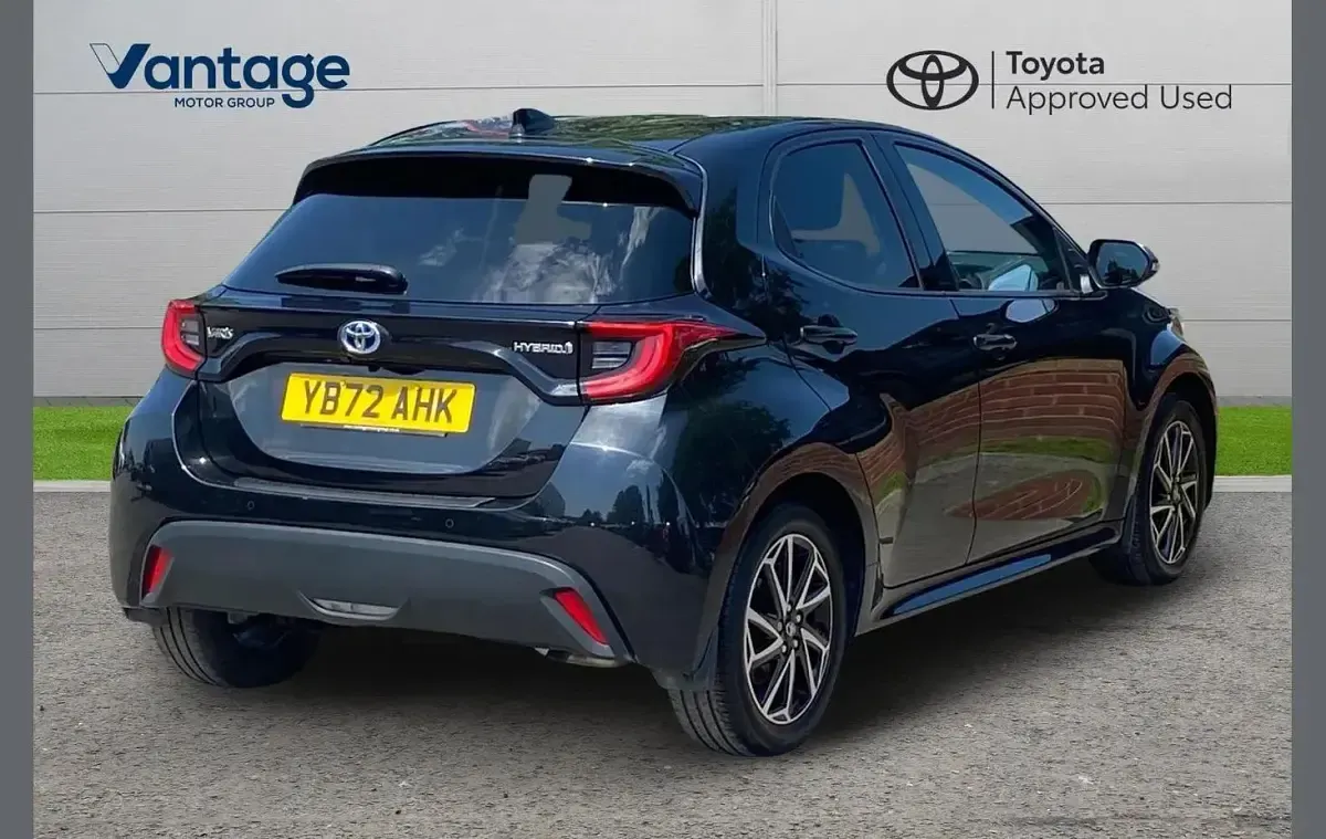 Used Toyota Yaris Design 113 HP (83 kW) 2023 Black Hatchback