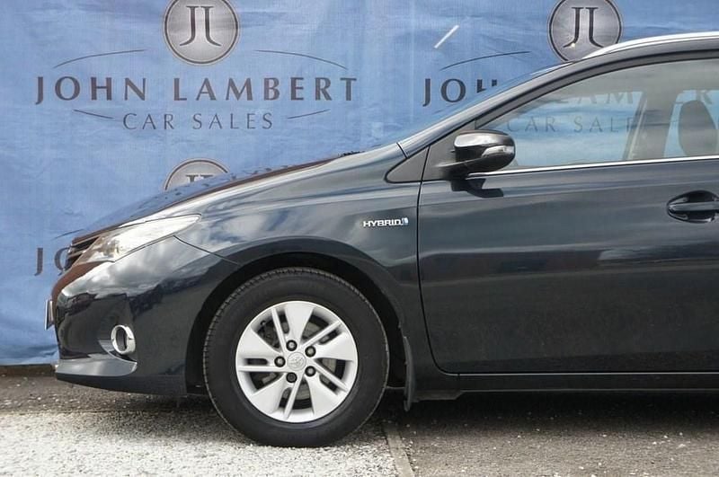 Used Toyota Auris 136 HP (100 kW) 2013 Grey Estate