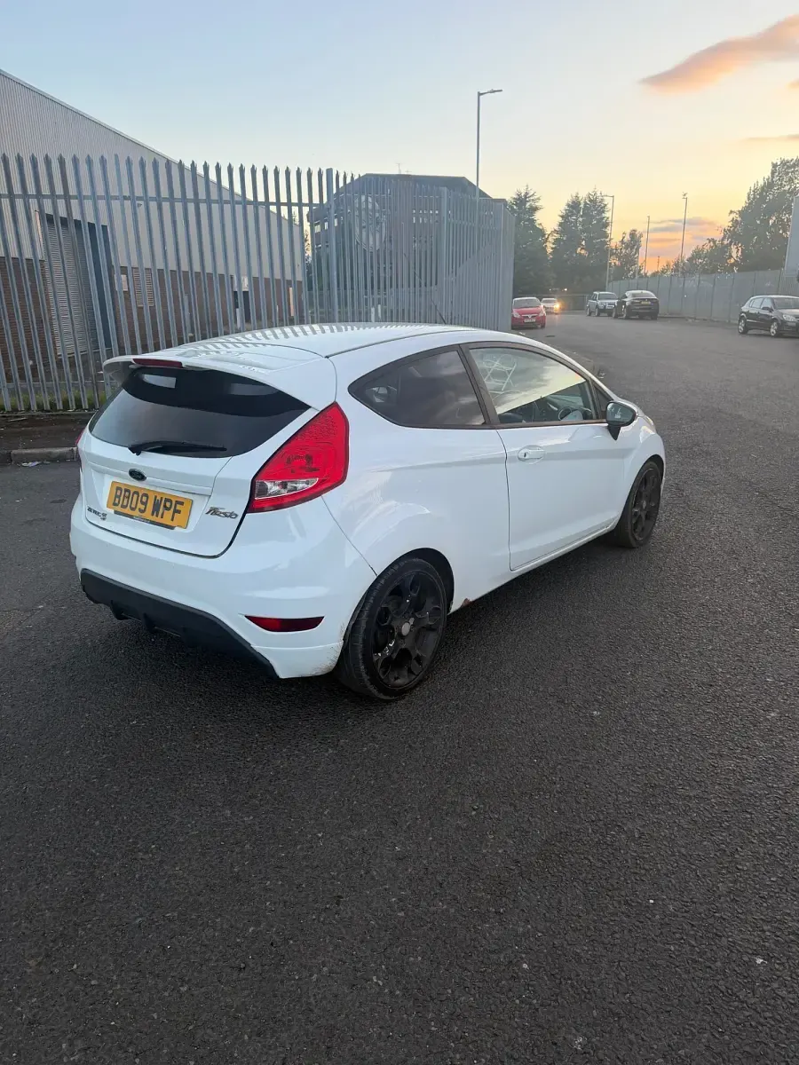 Used Ford Fiesta Zetec 2009 White Hatchback