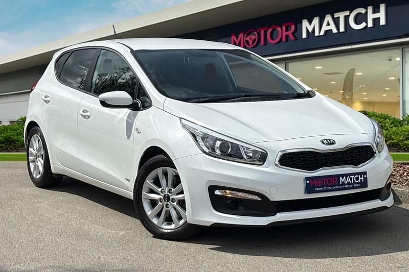 White Used 2016 Kia Ceed Hatchback | £7,490 (Fair price) - Image 1/4