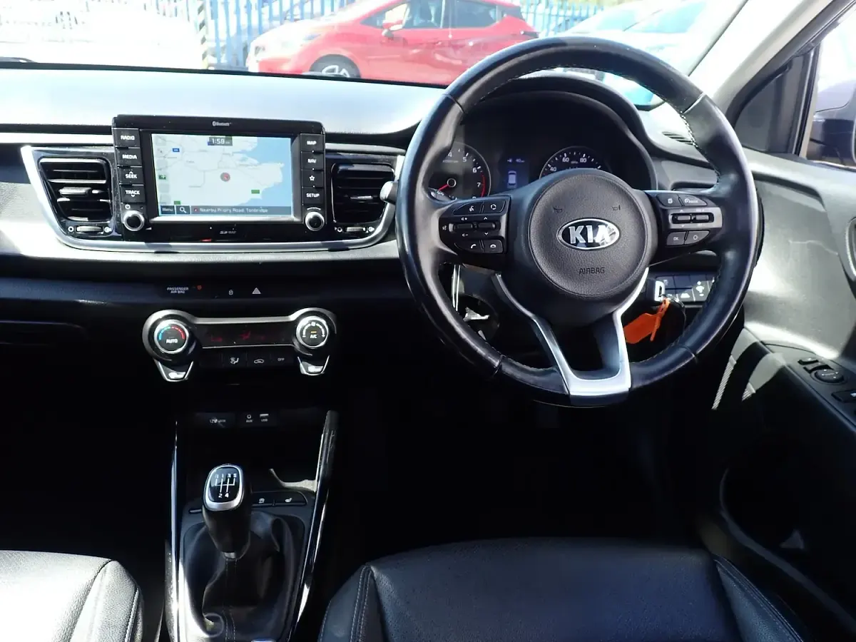 Used Kia Rio 99 HP (72 kW) 2017 Blue Hatchback
