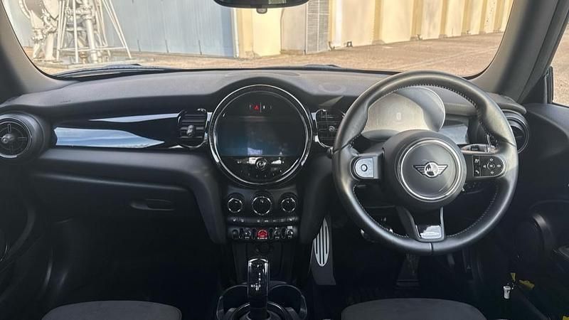 Used Mini Cooper Sport 136 HP (100 kW) 2023 Yellow Hatchback