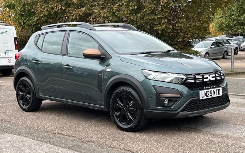 Green Used 2025 Dacia Sandero Extreme Hatchback | £16,430 (Fair price) - Image 1/4