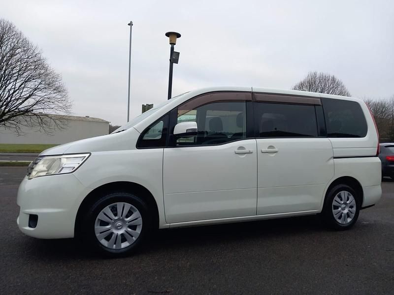 Used Nissan Serena 2010 White MPV