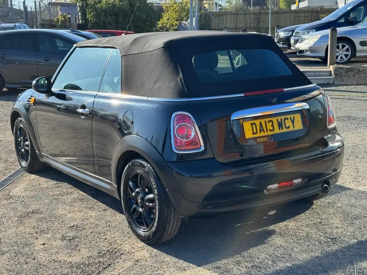 Usado Mini Cooper Cabriolet 122 HP (89 kW) 2013 Preto Cabrios