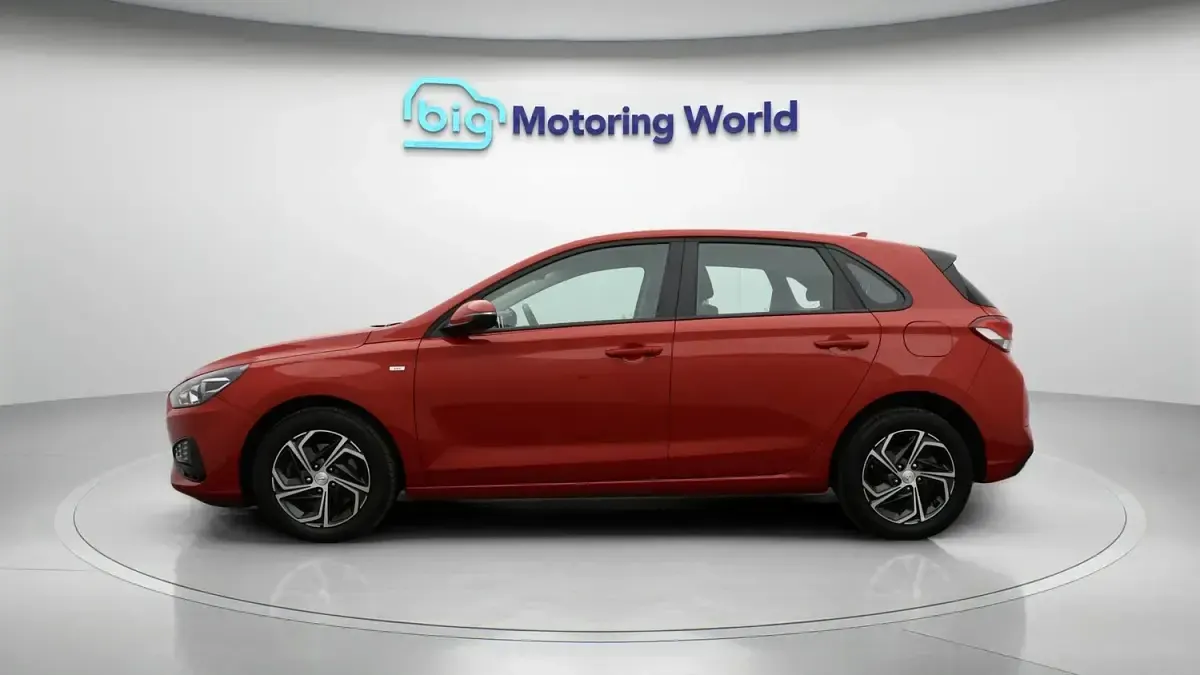 Used Hyundai i30 SE 120 HP (88 kW) 2024 Red Hatchback