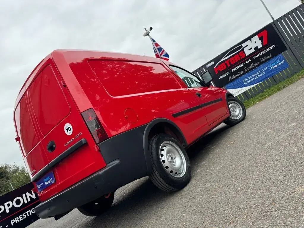 Used Vauxhall Combo 75 HP (55 kW) 2011 Red Van