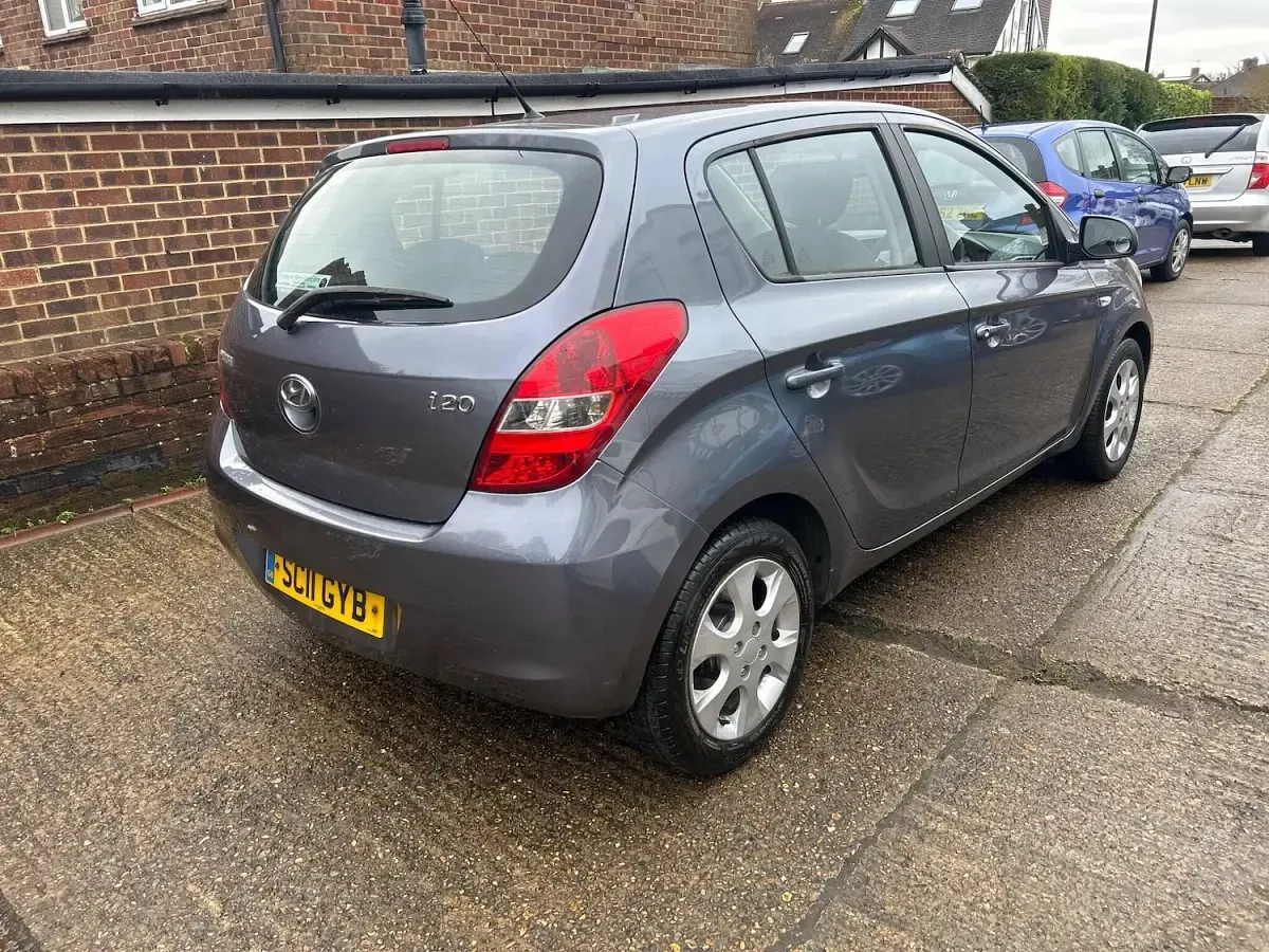 Used Hyundai i20 Comfort 101 HP (74 kW) 2011 Grey Hatchback