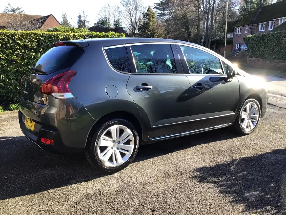 Begagnad Peugeot 3008 Allure 120 HK (88 kW) 2017 Grå SUV