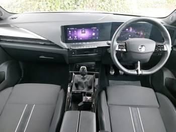 Second-hand Vauxhall Astra 130 CP (95 kW) 2023 Alb Hatchback