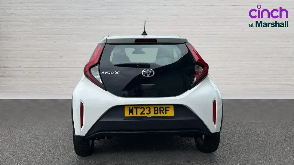 Used Toyota Aygo X PURE 72 HP (52 kW) 2023 White SUV