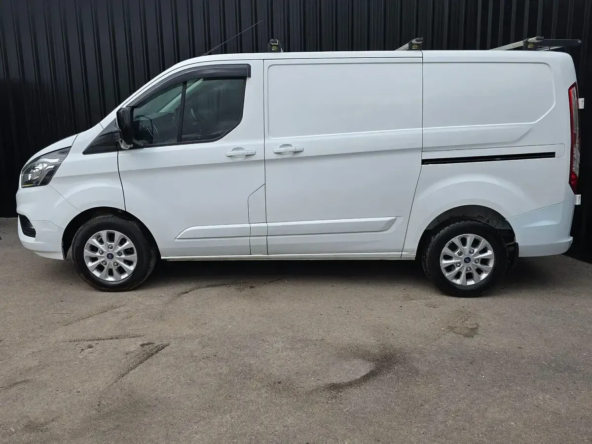 Used Ford Transit Custom Limited 130 HP (95 kW) 2021 White Van