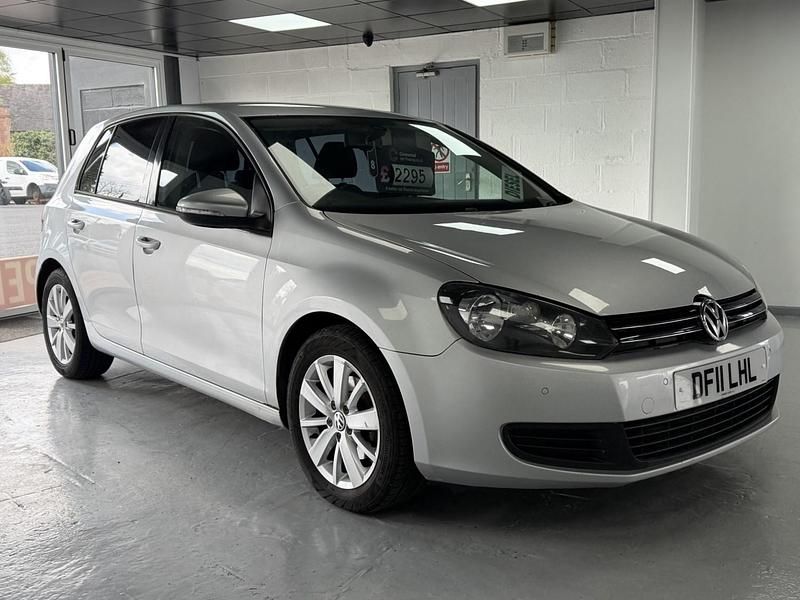 Usado VW Golf VI Match 105 HP (77 kW) 2011 Prateado Citadino
