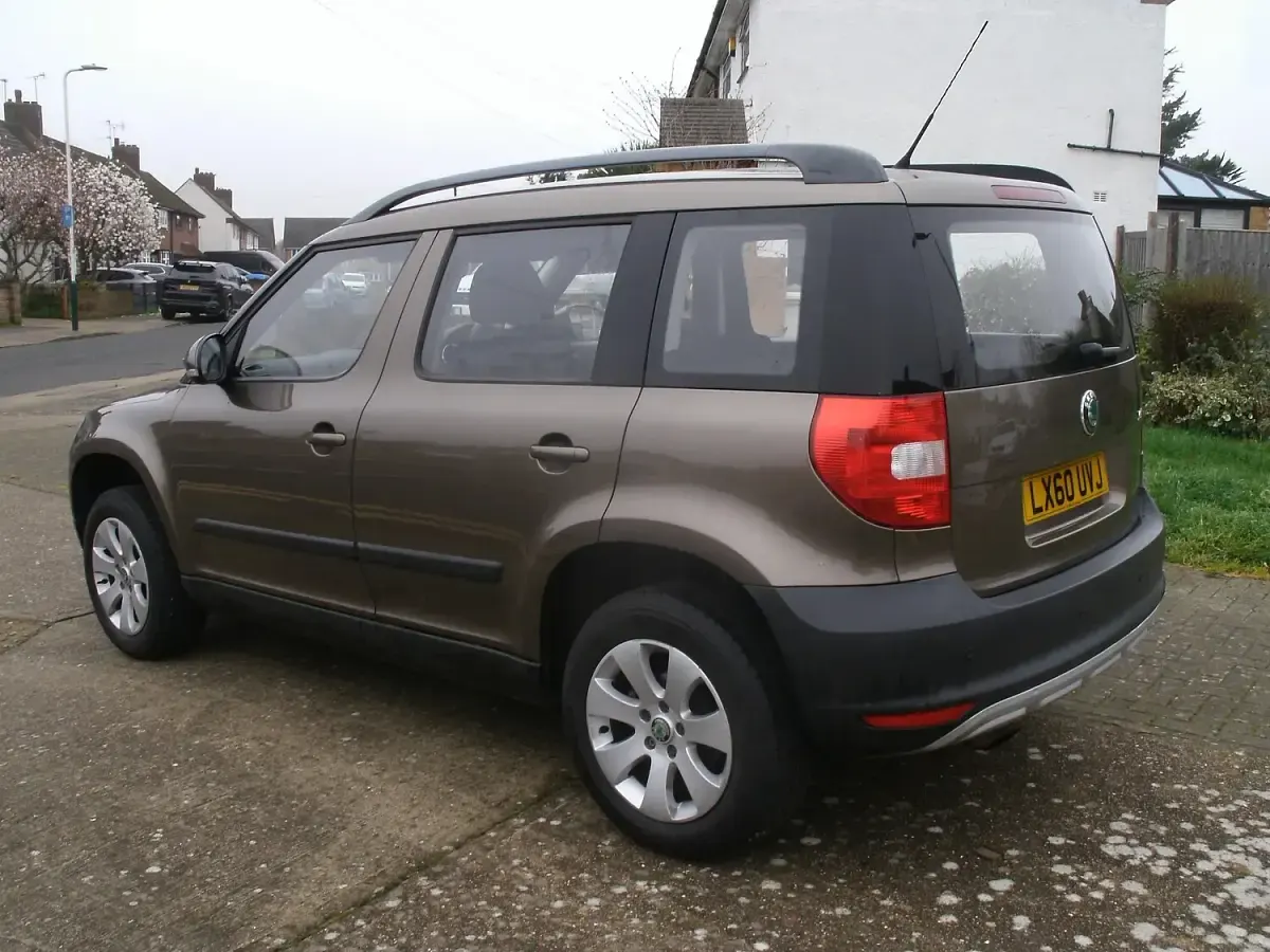 Used Skoda Yeti 105 HP (77 kW) 2010 Brown SUV