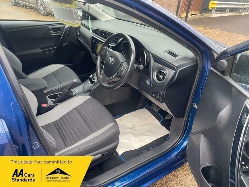 Used Toyota Auris Hybrid Business Edition 2017 Blue Hatchback