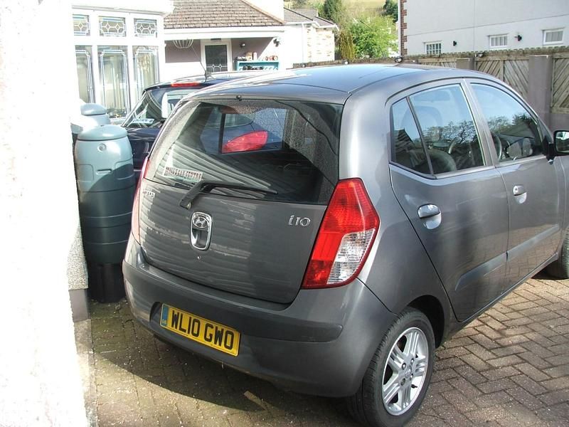 Used Hyundai i10 Comfort 78 HP (57 kW) 2010 Grey Hatchback