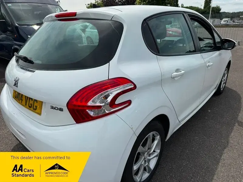 Used Peugeot 208 Active 82 HP (60 kW) 2014 White Hatchback
