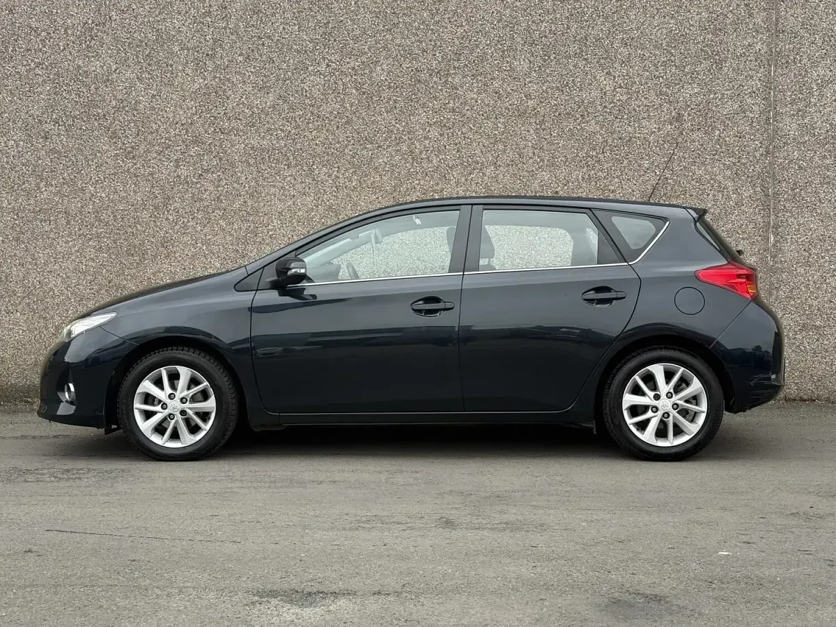Used Toyota Auris 132 HP (97 kW) 2013 Grey Hatchback
