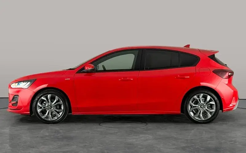 Used Ford Focus ST-Line 155 HP (114 kW) 2023 Red Hatchback