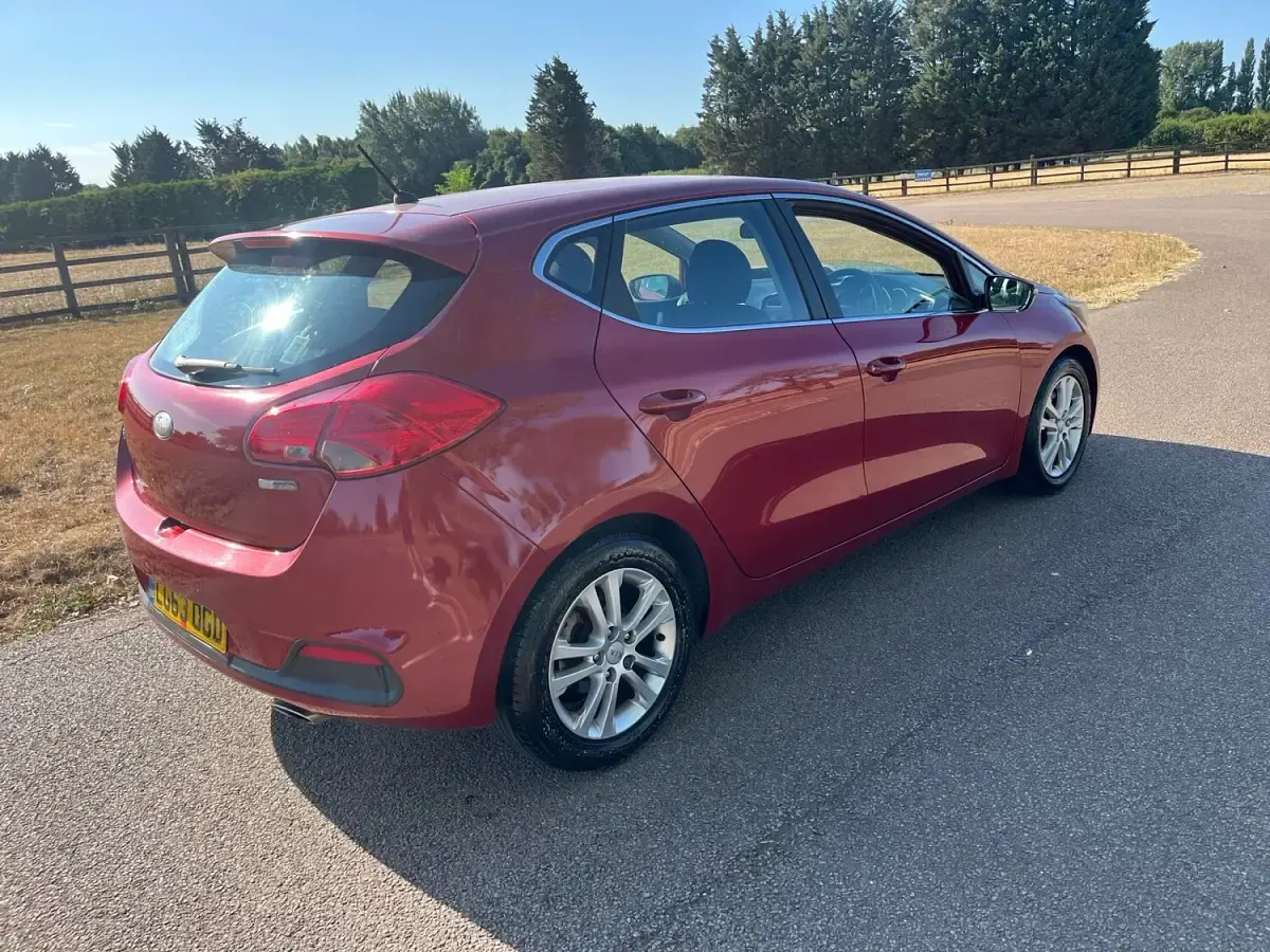 Used Kia Ceed 128 HP (94 kW) 2013 Red Hatchback