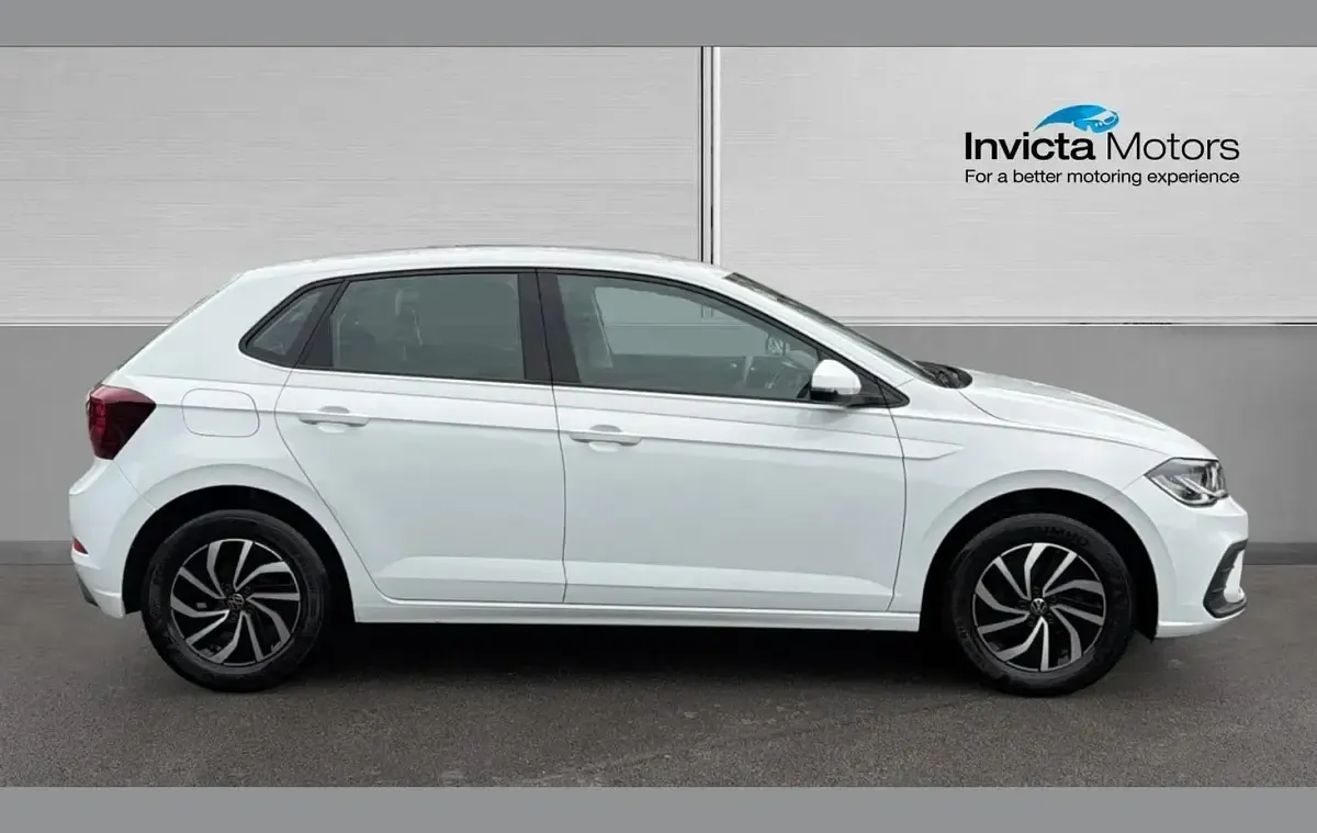 Begagnad VW Polo Life 95 HK (69 kW) 2023 Vit Halvkombi