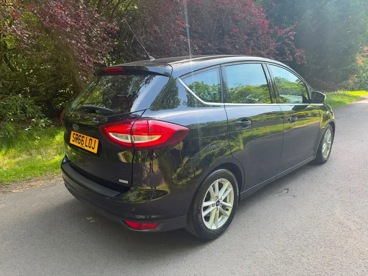 Used Ford C-MAX Zetec 125 HP (91 kW) 2016 Black MPV