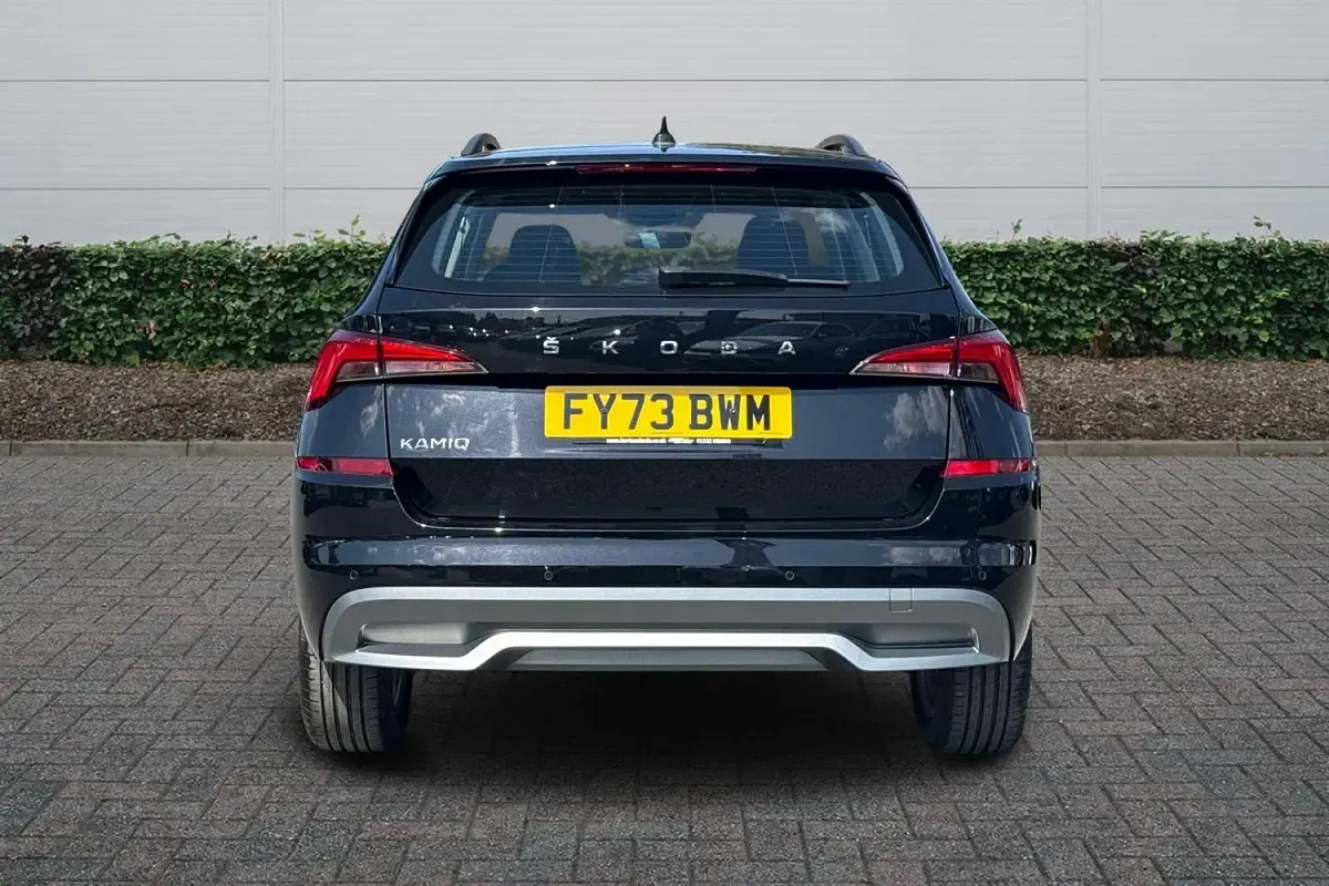 Used Skoda Kamiq SE 110 HP (80 kW) 2023 Black magic pearl effect SUV