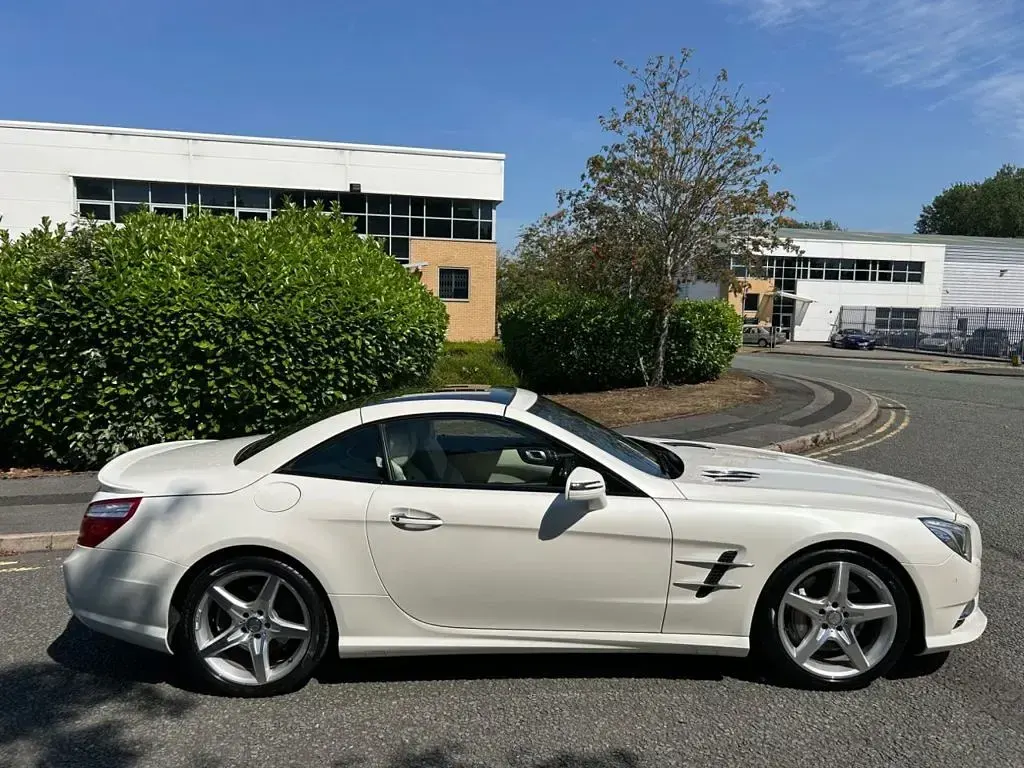Used Mercedes SLS AMG AMG 306 HP (225 kW) 2013 Diamond white pearl Cabriolet