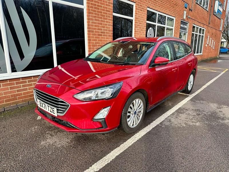 Begagnad Ford Focus Titanium 2022 Röd Kombi
