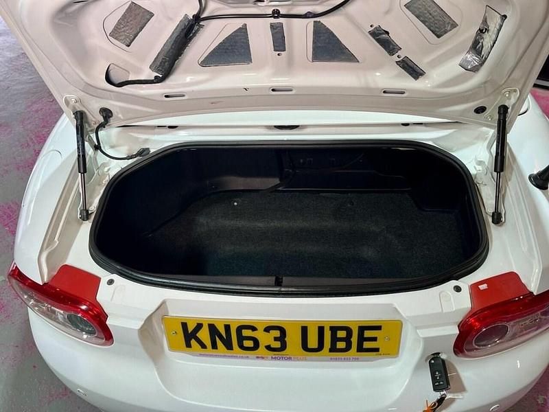 Used Mazda MX5 126 HP (92 kW) 2013 White Cabriolet