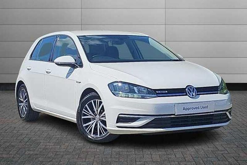Pure white Used 2019 VW Golf VII SE Hatchback | £14,850 (Fair price) - Image 1/4