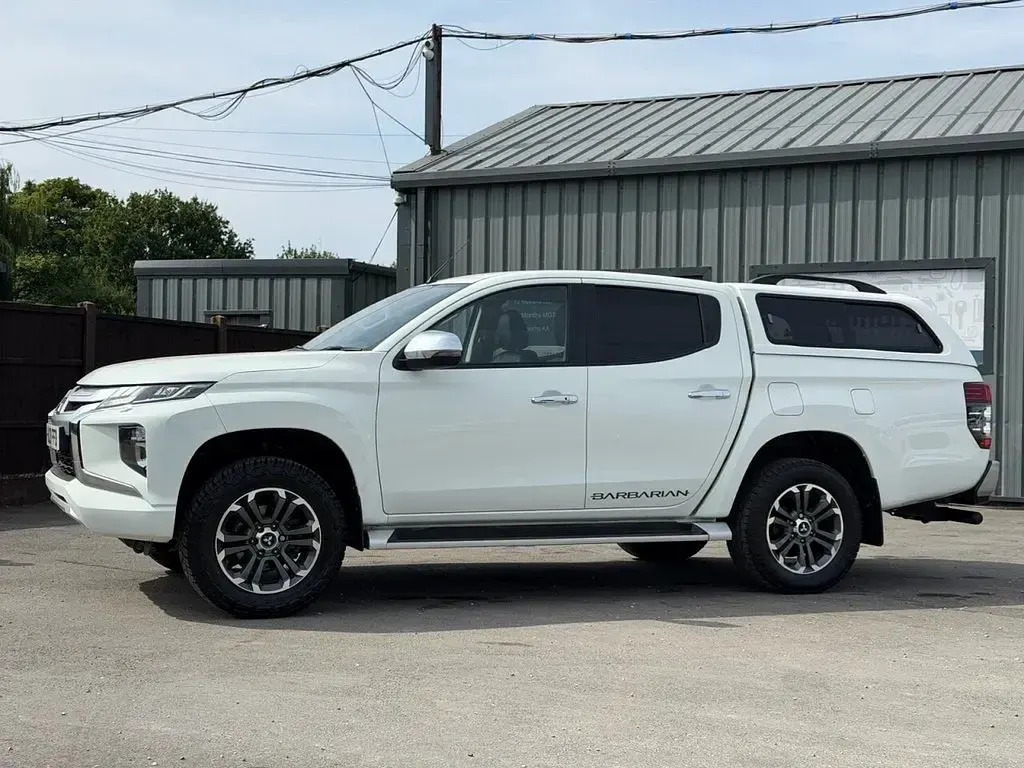 Used Mitsubishi L200 150 HP (110 kW) 2021 White Pickup